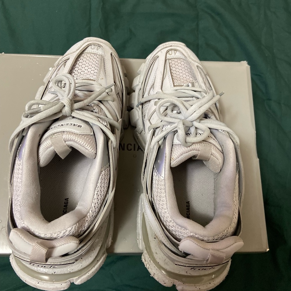 Balenciagas sneakers size 40